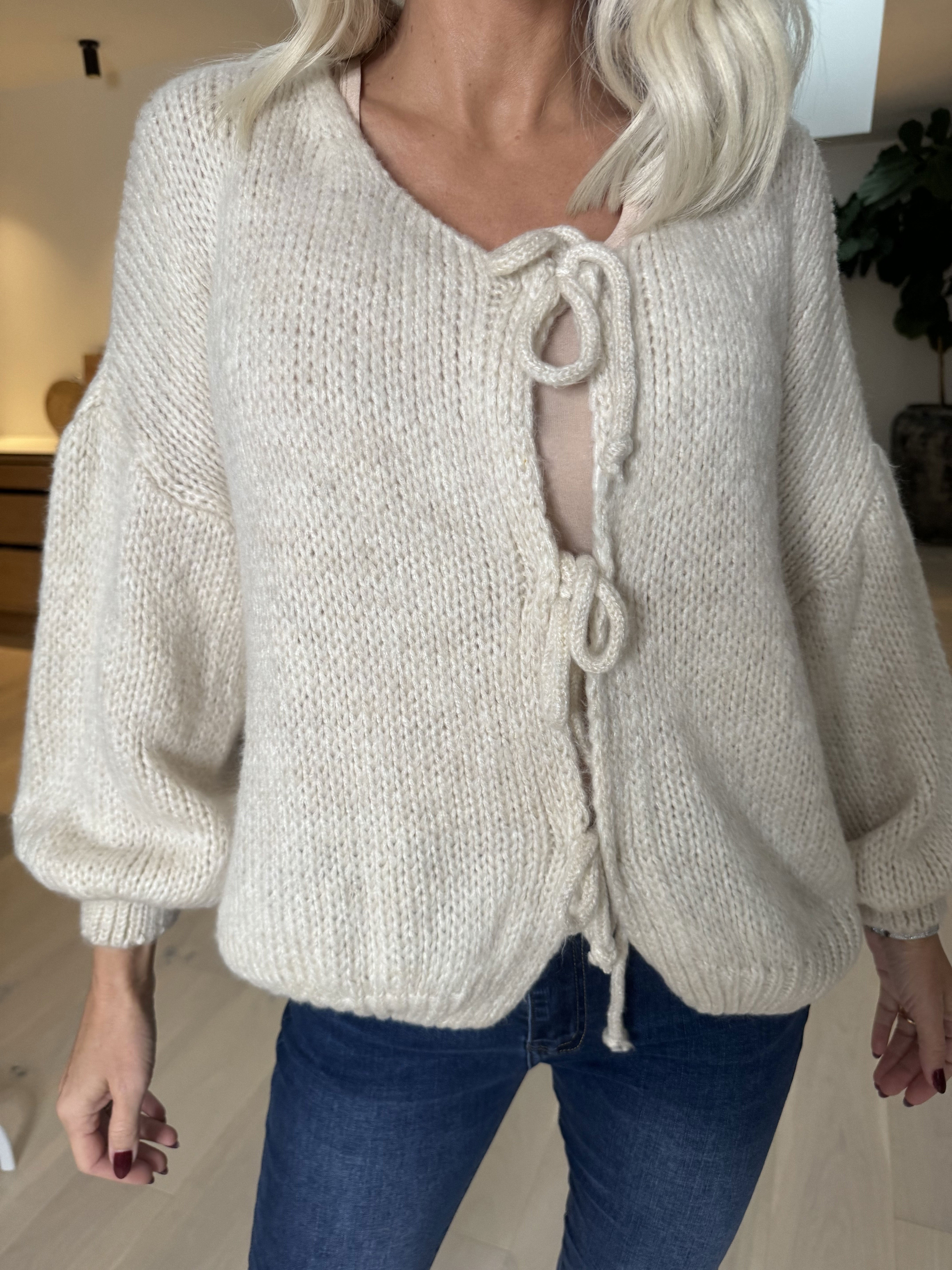 Kimberly - Söt tjock stickad kofta med rosetter